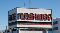 FILE PHOTO: Toshiba's logo is seen at an industrial area in Kawasaki, Japan, January 16, 2017. Picture taken on January 16, 2017.  REUTERS/Kim Kyung-Hoon/File Photo