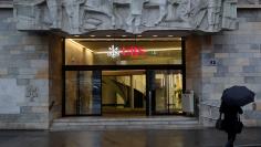 The logo of Swiss bank UBS is seen at a branch office in Zurich, Switzerland January 22, 2018. REUTERS/Arnd Wiegmann  