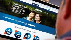 FILE PHOTO: A man looks over the Affordable Care Act (commonly known as Obamacare) signup page on the HealthCare.gov website in New York in this October 2, 2013 photo illustration.  REUTERS/Mike Segar/File Photo
