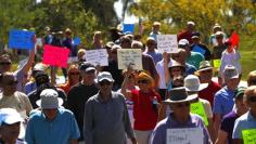 Hundreds rally to back hard-line Arizona sheriff