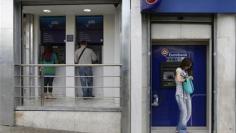 Analysis: Greeks not alone in bank savings exodus