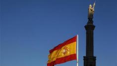 Money flies out of Spain, regions pressured