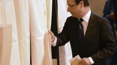 France's Hollande in strong parliament position